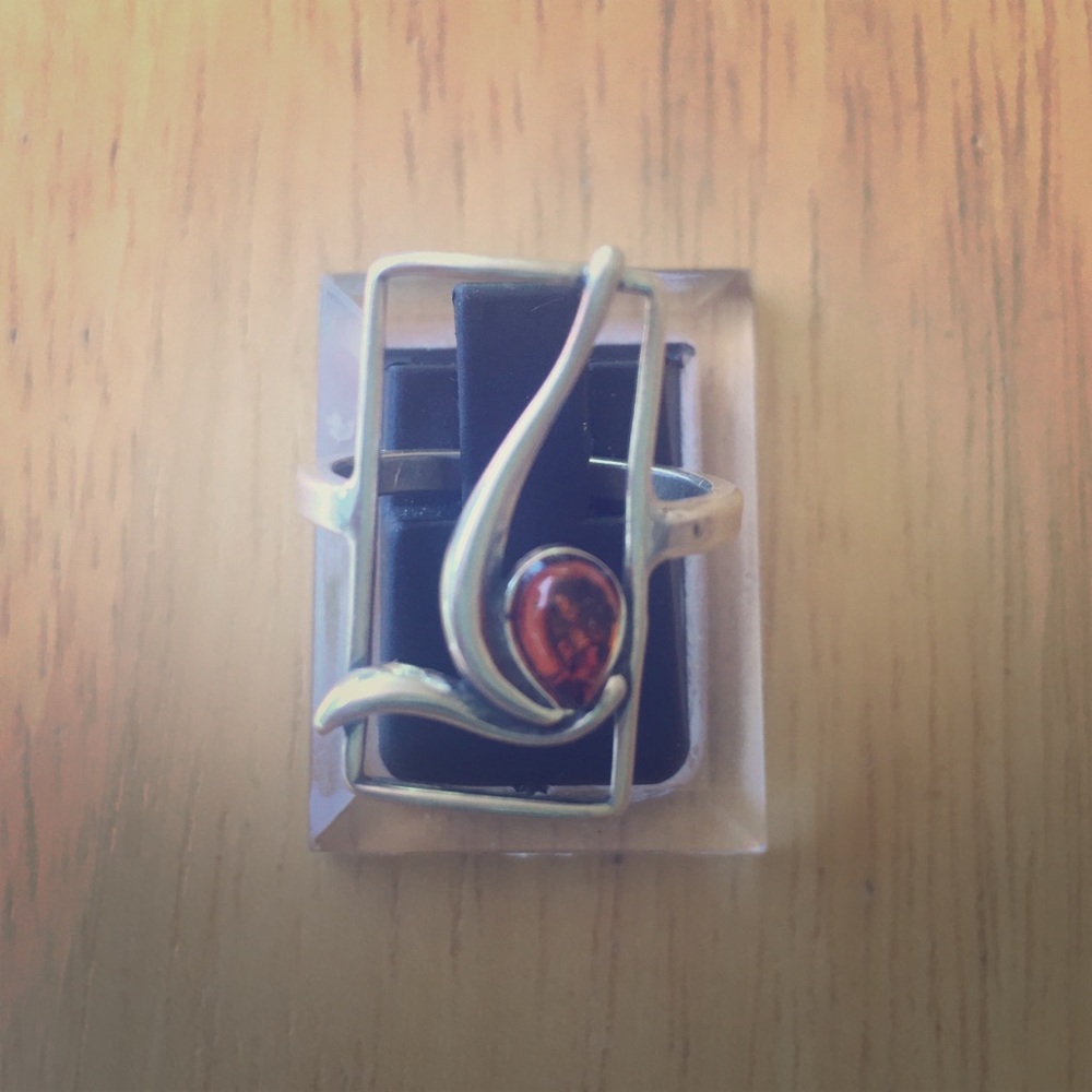 Silver Ring set with a small amber piece. Sz. 6.5